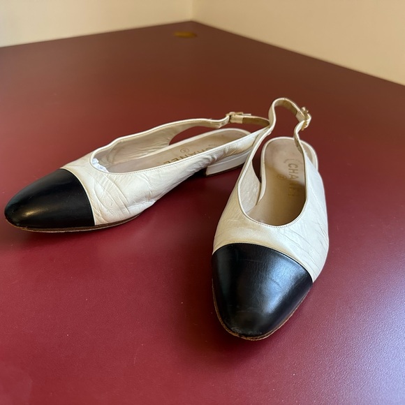 Chanel Classic Two-tone Slingbacks Ballerines White with Black Toe Cap. Size 8. - Picture 4 of 7